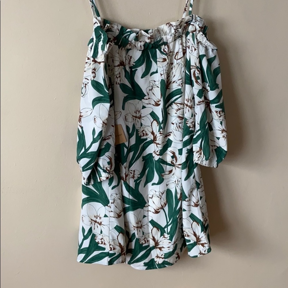 New Blu Pepper Floral cold shoulder Dress Green White Lillys Medium Short - Picture 4 of 5
